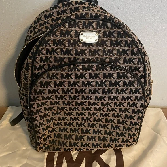 MICHAEL KORS LARGE ABBEY MONOGRAM BROWN/BLACK BACKPACK❗️NWT - Picture 1 of 5
